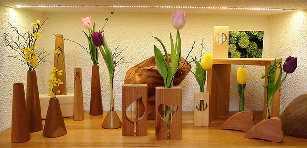 Handgedrechselte Holzvasen aus einheimischen Hölzern unserer näheren Umgebung.