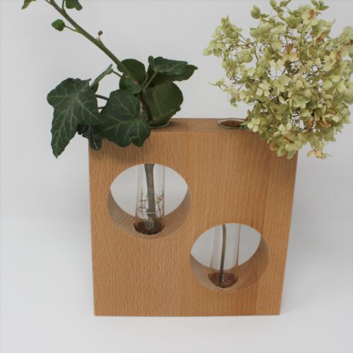 Ausschnittvase mit Kreisausschnitt