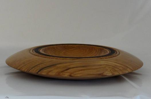 Holzschale aus Olivesche in Diskusform