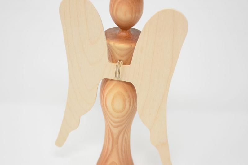 Holzengel aus Eschenholz - verschiedene Größen