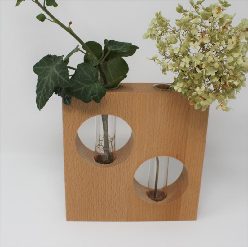 Ausschnittvase mit Kreisausschnitt