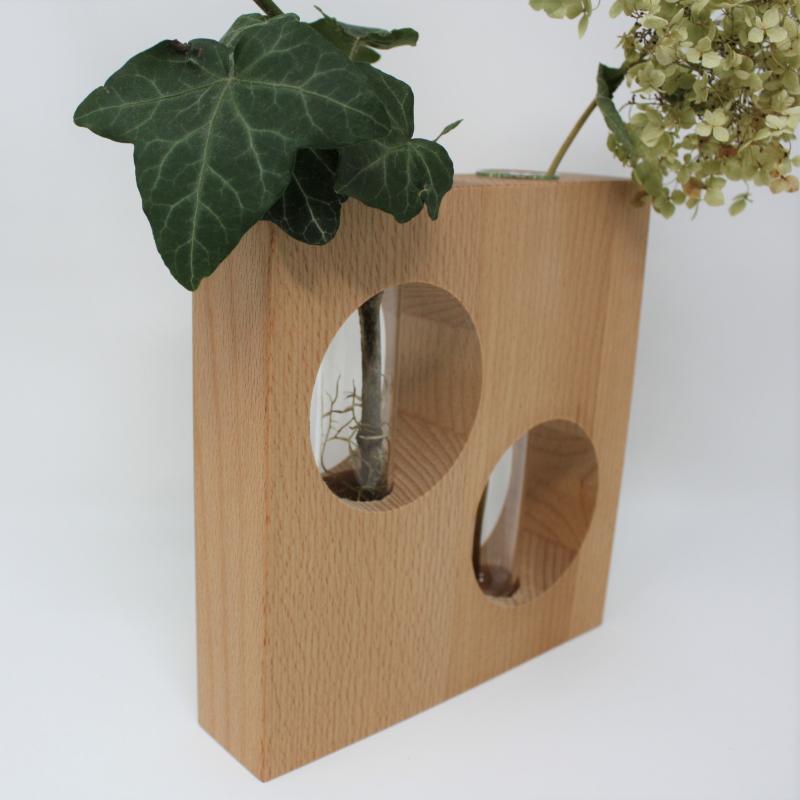 Ausschnittvase mit Kreisausschnitt