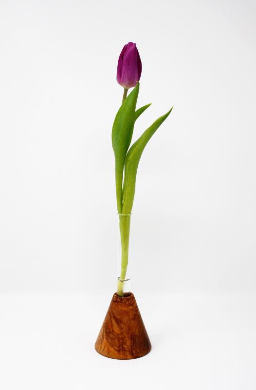 Kegelvase aus Olivesche