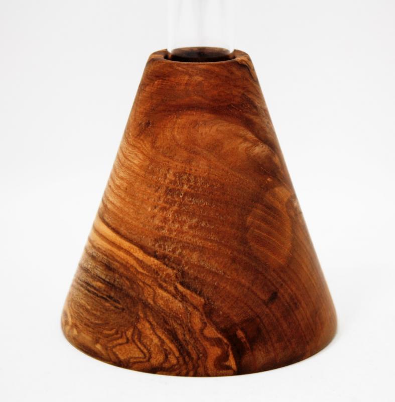 Kegelvase aus Olivesche