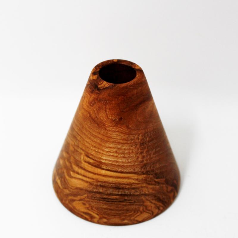 Kegelvase aus Olivesche