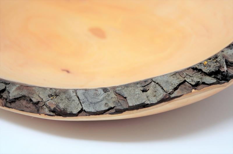 rindenrandschale-birnenholz-holzschale-gebäck-nüsse-deko