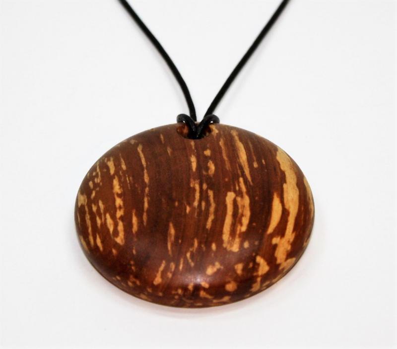 Kette aus gestocktem Birnenholz