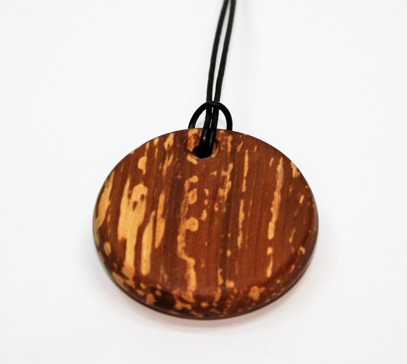 Kette aus gestocktem Birnenholz