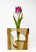 vase-mit-ginko-ausschnitt-holz-reagenzglas-blumen-eschenholz